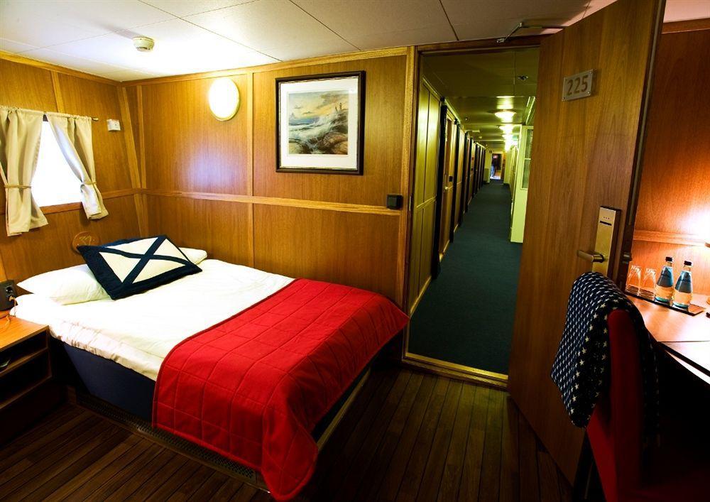 Barken Viking Botel 3*