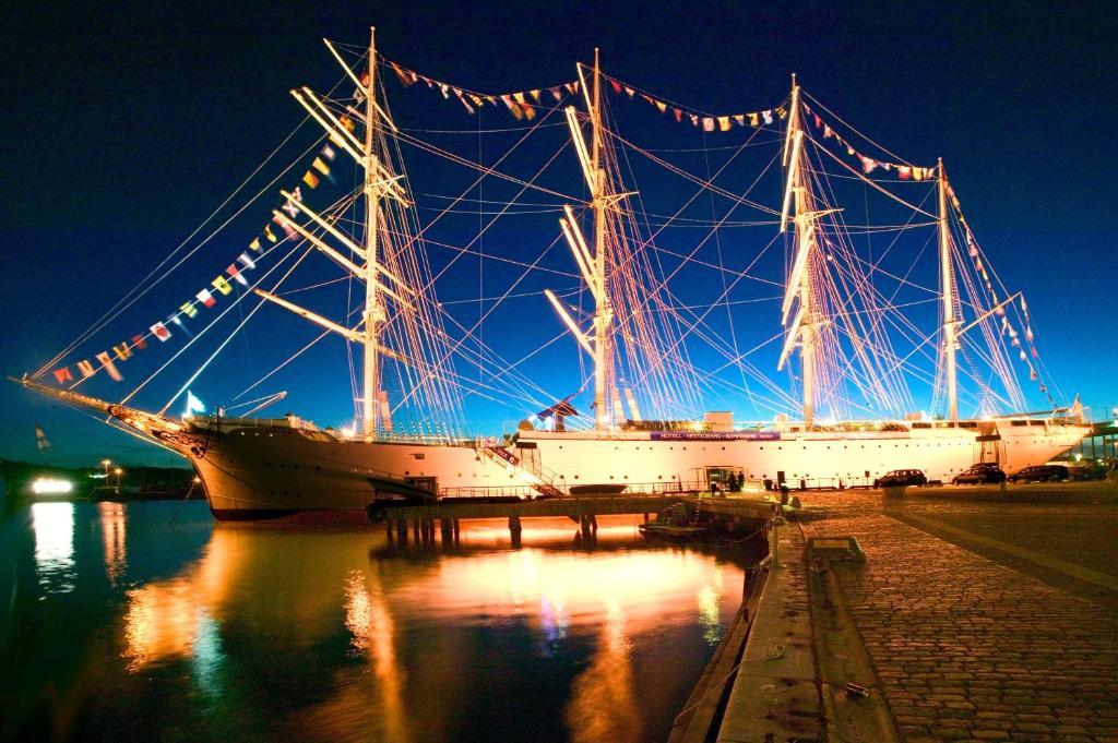 Barken Viking Botel 3*